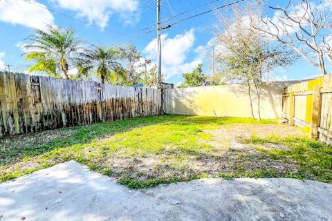 House in Wilton Manors, Florida 3 bedrooms, 129.32 sq.m. № 1892102 - photo 20