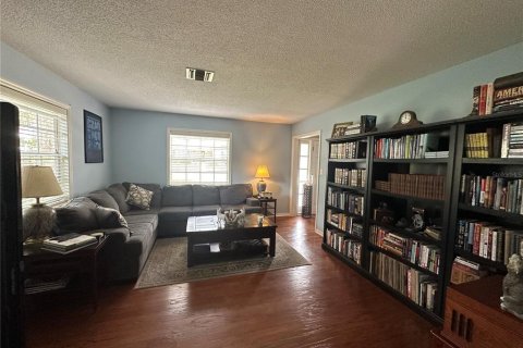House in Leesburg, Florida 5 bedrooms, 304.72 sq.m. № 2201496 - photo 5