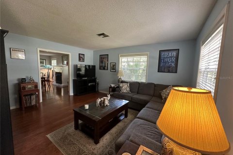 House in Leesburg, Florida 5 bedrooms, 304.72 sq.m. № 2201496 - photo 4