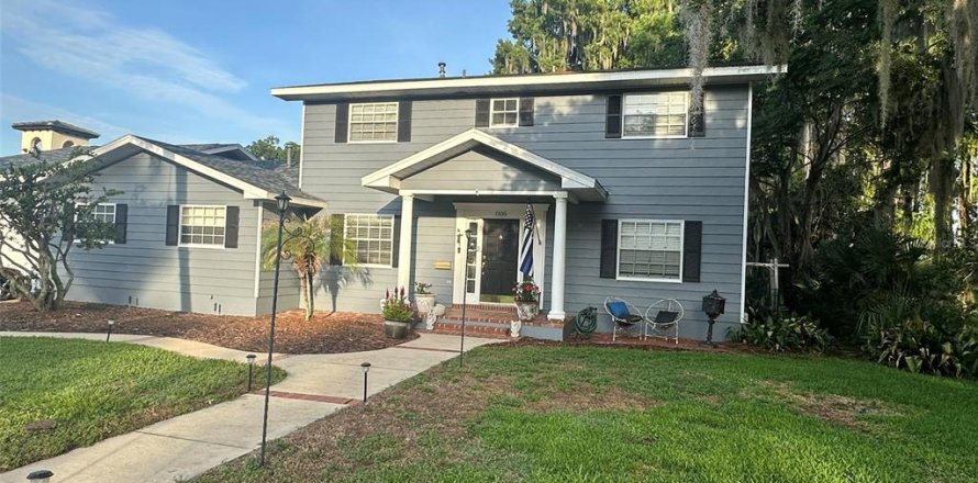 House in Leesburg, Florida 5 bedrooms, 304.72 sq.m. № 2201496