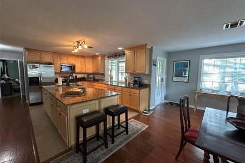 House in Leesburg, Florida 5 bedrooms, 304.72 sq.m. № 2201496 - photo 6