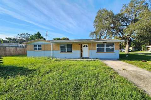 Casa en alquiler en Holiday, Florida, 2 dormitorios, 111.48 m2 № 1898407 - foto 1