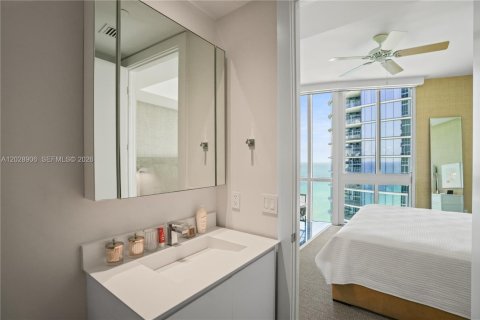 Condo in Sunny Isles Beach, Florida, 3 bedrooms № 2241402 - photo 16
