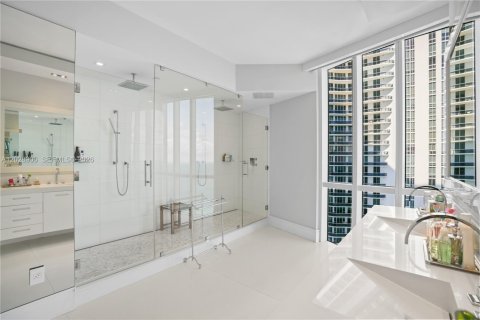 Condo in Sunny Isles Beach, Florida, 3 bedrooms № 2241402 - photo 9