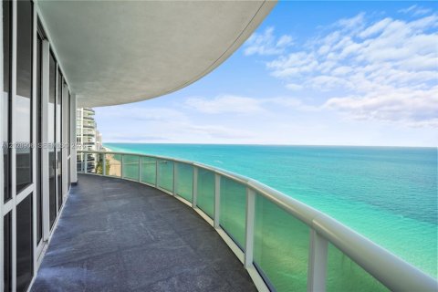 Condo in Sunny Isles Beach, Florida, 3 bedrooms № 2241402 - photo 23