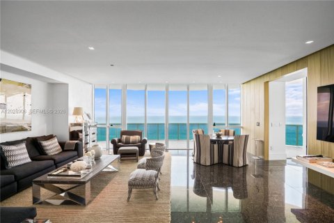 Condo in Sunny Isles Beach, Florida, 3 bedrooms  № 2241402