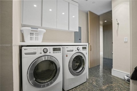 Condo in Sunny Isles Beach, Florida, 3 bedrooms № 2241402 - photo 22