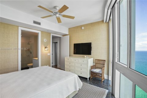 Condo in Sunny Isles Beach, Florida, 3 bedrooms № 2241402 - photo 15