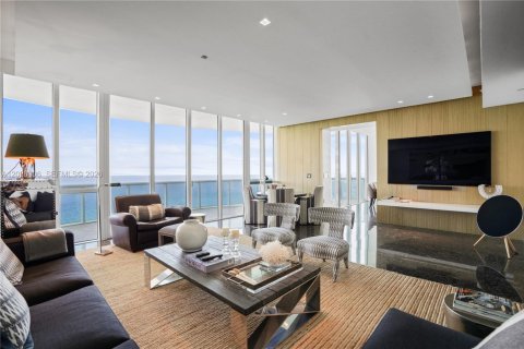 Condo in Sunny Isles Beach, Florida, 3 bedrooms № 2241402 - photo 2