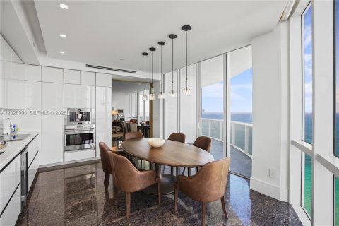 Condo in Sunny Isles Beach, Florida, 3 bedrooms № 2241402 - photo 5