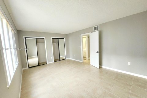 Appartement à louer à Fort Lauderdale, Floride: 2 chambres, 645.76 m2 № 2065796 - photo 11