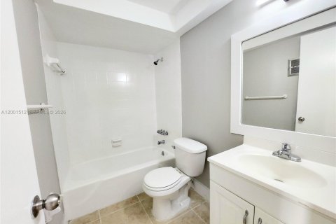 Appartement à louer à Fort Lauderdale, Floride: 2 chambres, 645.76 m2 № 2065796 - photo 12