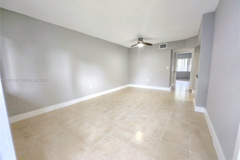 Appartement à louer à Fort Lauderdale, Floride: 2 chambres, 645.76 m2 № 2065796 - photo 7