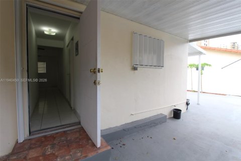 Immobilier commercial à louer à Miami, Floride: 32.52 m2 № 1998305 - photo 4