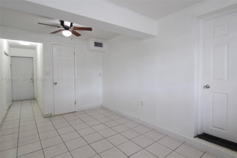 Immobilier commercial à Miami, Floride 32.52 m2 № 1998305