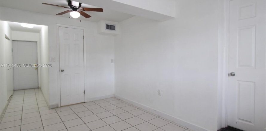 Immobilier commercial à Miami, Floride 32.52 m2 № 1998305