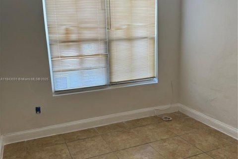 Appartement à louer à Miami, Floride: 2 chambres, 1088.44 m2 № 1836109 - photo 1