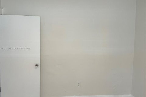Appartement à louer à Miami, Floride: 2 chambres, 1088.44 m2 № 1836109 - photo 2