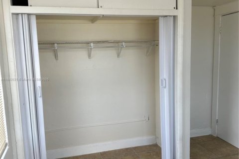Appartement à louer à Miami, Floride: 2 chambres, 1088.44 m2 № 1836109 - photo 8