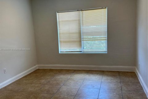 Appartement à louer à Miami, Floride: 2 chambres, 1088.44 m2 № 1836109 - photo 9