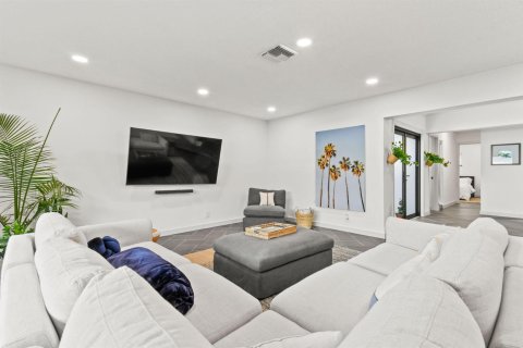 House in Boynton Beach, Florida 3 bedrooms, 153.47 sq.m. № 2248374 - photo 9