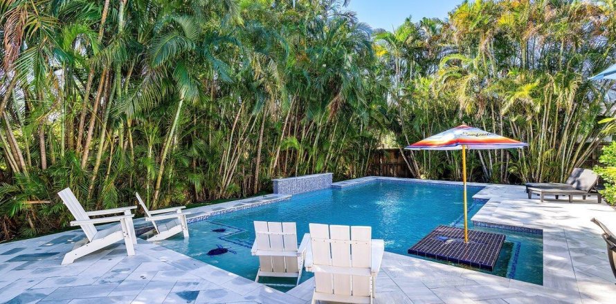 House in Boynton Beach, Florida 3 bedrooms, 153.47 sq.m. № 2248374