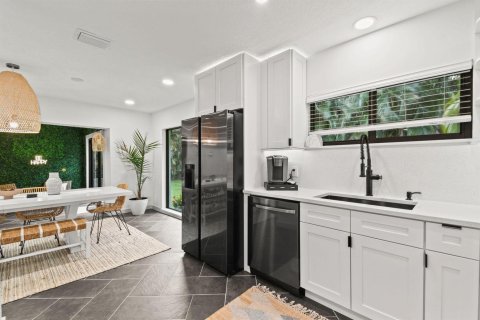 House in Boynton Beach, Florida 3 bedrooms, 153.47 sq.m. № 2248374 - photo 13