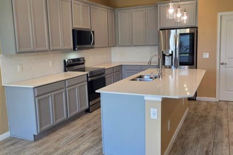 House in Davenport, Florida 5 bedrooms, 304.25 sq.m. № 2383316 - photo 7