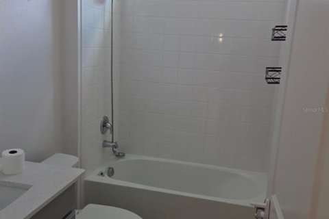 House in Davenport, Florida 5 bedrooms, 304.25 sq.m. № 2383316 - photo 12