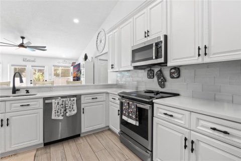 Casa en venta en Deltona, Florida, 4 dormitorios, 196.21 m2 № 1893802 - foto 22