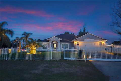 Casa en venta en Deltona, Florida, 4 dormitorios, 196.21 m2 № 1893802 - foto 1