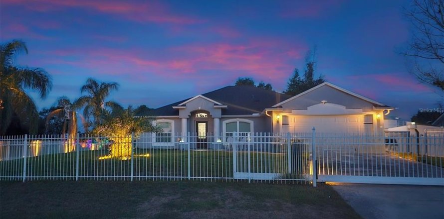 Casa en Deltona, Florida 4 dormitorios, 196.21 m2 № 1893802