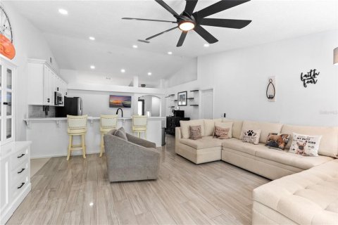 Casa en venta en Deltona, Florida, 4 dormitorios, 196.21 m2 № 1893802 - foto 15