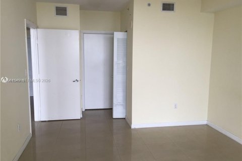 Купить кондоминиум в Майами, Флорида 2 спальни, 86.4м2, № 2026706 - фото 3