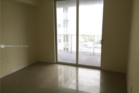 Купить кондоминиум в Майами, Флорида 2 спальни, 86.4м2, № 2026706 - фото 2