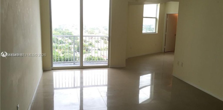 Кондоминиум с 2 спальнями в Майами, Флорида № 2026706