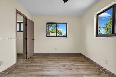 Villa ou maison à vendre à Pompano Beach, Floride: 2 chambres, 115.85 m2 № 2270846 - photo 25