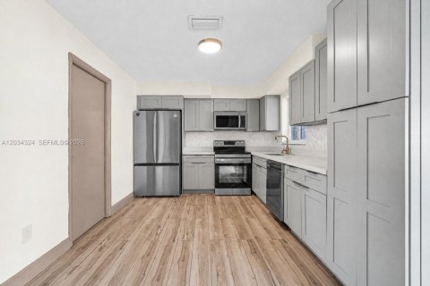 Villa ou maison à vendre à Pompano Beach, Floride: 2 chambres, 115.85 m2 № 2270846 - photo 12