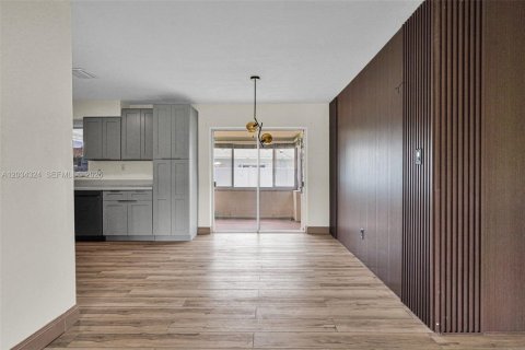 Villa ou maison à vendre à Pompano Beach, Floride: 2 chambres, 115.85 m2 № 2270846 - photo 10