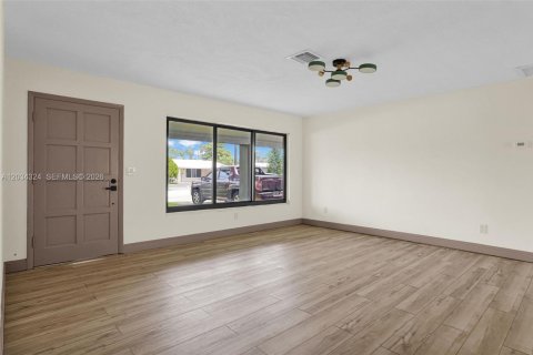 Villa ou maison à vendre à Pompano Beach, Floride: 2 chambres, 115.85 m2 № 2270846 - photo 5