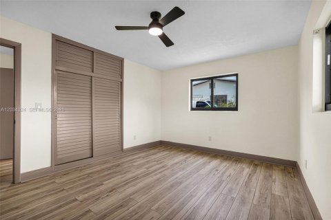 Villa ou maison à vendre à Pompano Beach, Floride: 2 chambres, 115.85 m2 № 2270846 - photo 20