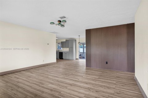 Villa ou maison à vendre à Pompano Beach, Floride: 2 chambres, 115.85 m2 № 2270846 - photo 9