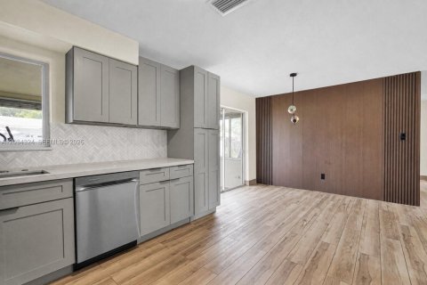 Villa ou maison à vendre à Pompano Beach, Floride: 2 chambres, 115.85 m2 № 2270846 - photo 14