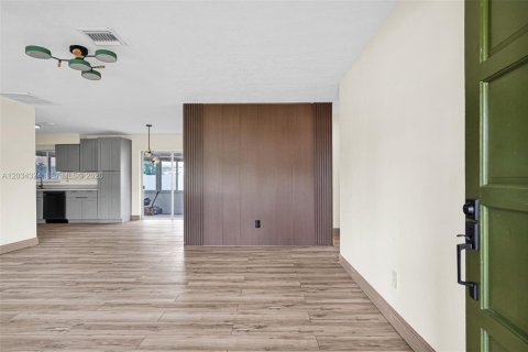 Villa ou maison à vendre à Pompano Beach, Floride: 2 chambres, 115.85 m2 № 2270846 - photo 3