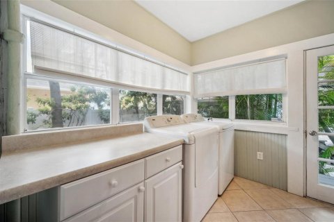 Casa en alquiler en Saint Petersburg, Florida, 3 dormitorios, 269.97 m2 № 1915384 - foto 27