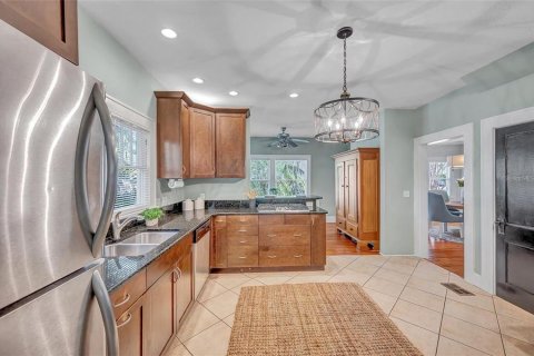 Casa en alquiler en Saint Petersburg, Florida, 3 dormitorios, 269.97 m2 № 1915384 - foto 13