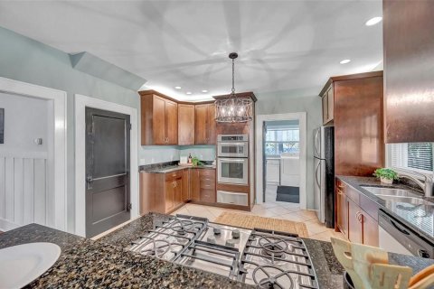Casa en alquiler en Saint Petersburg, Florida, 3 dormitorios, 269.97 m2 № 1915384 - foto 12