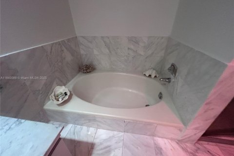 Copropriété à vendre à Sunny Isles Beach, Floride: 3 chambres, 210.42 m2 № 1828821 - photo 13