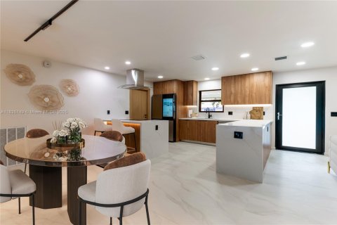 House in Fort Lauderdale, Florida 4 bedrooms, 179.49 sq.m. № 1819875 - photo 8