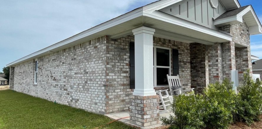 House in Milton, Florida 4 bedrooms, 170.01 sq.m. № 562364